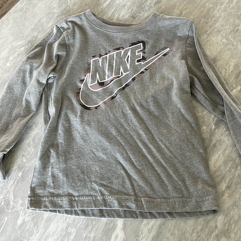 Nike long sleeve boys shirt